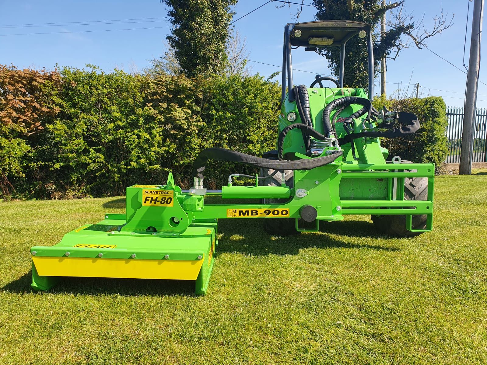 Broyeur frontal MB900 avec capacité de rotation à 180° pour travaux complexes