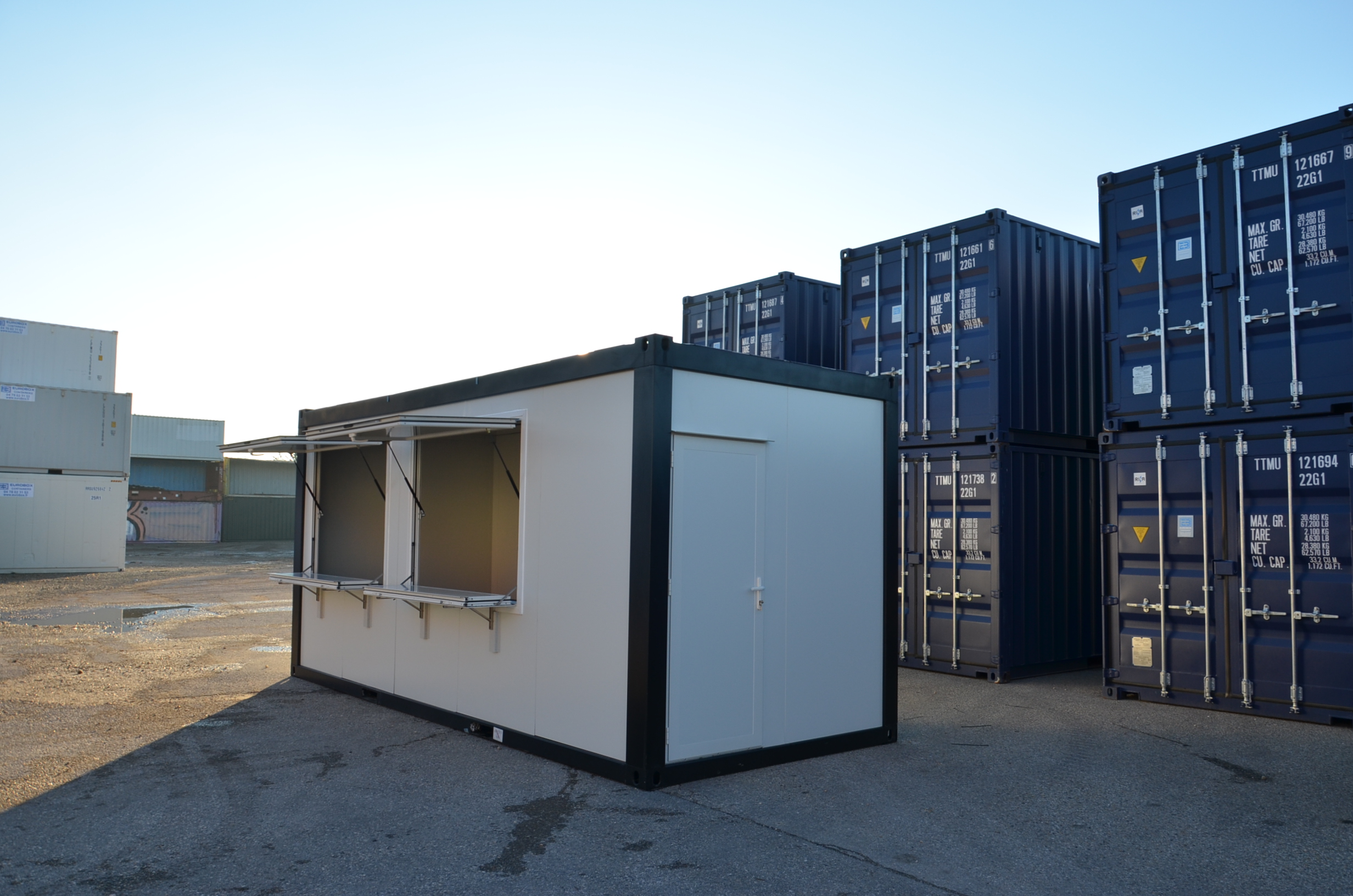 Bungalow Snack en container 20 pieds - Blanc et Noir - 6m x 2,5m - Eurobox_5