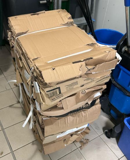 Presse à balles compacte V4 pour la grande distribution et les supermarchés._5