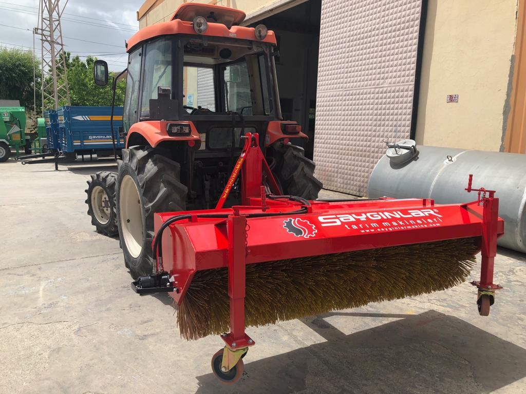 Tracteur balayeuse de route monté à l'arrière - modèle Basic - hydraulique avec brosses robustes_5