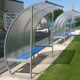 Abri de touche 3 places - protections latérales transparentes - ossature aluminium plastifié - longueur 1,5 m_5
