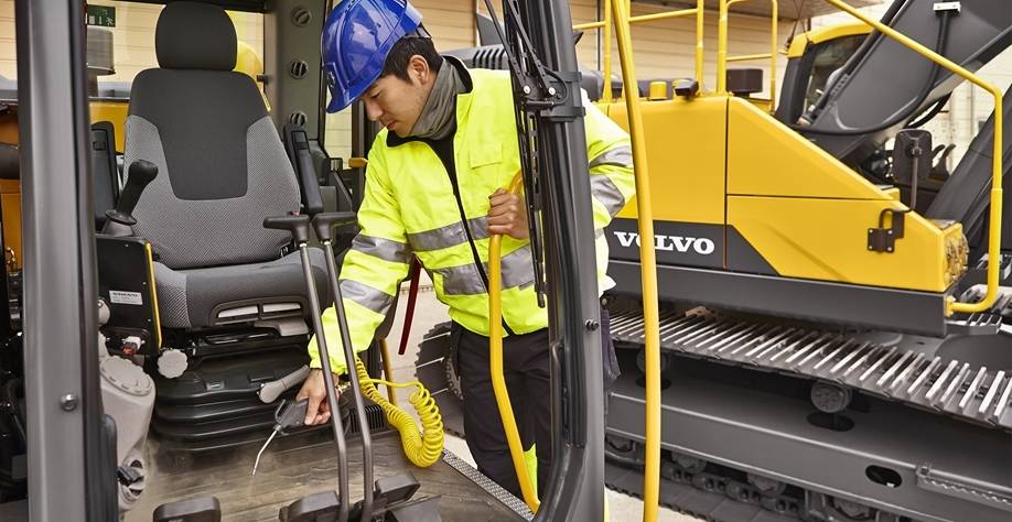 EC300E GRANDES PELLES HYDRAULIQUES SUR CHENILLES VOLVO 29 300 - 32 700 KG /  180 KW_5