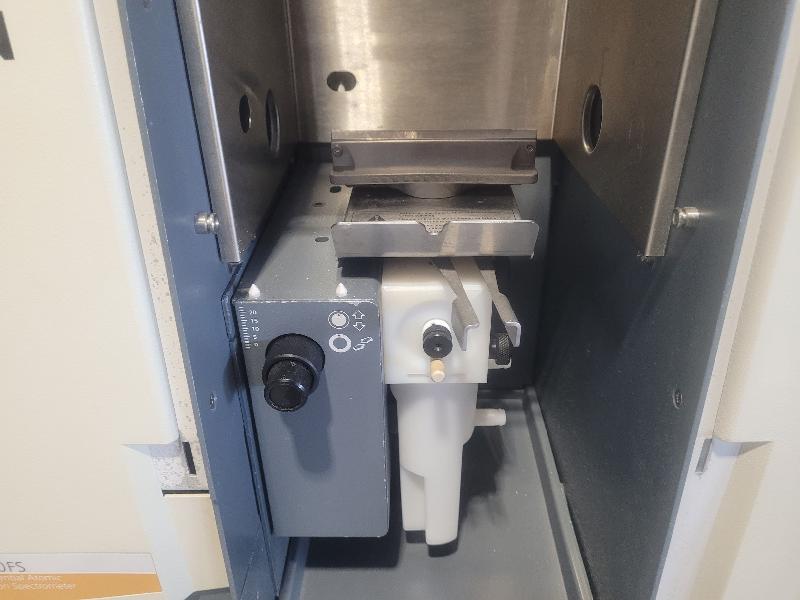 Spectromètre d'Absorption Atomique flamme VARIAN SpectrAA 240FS_5