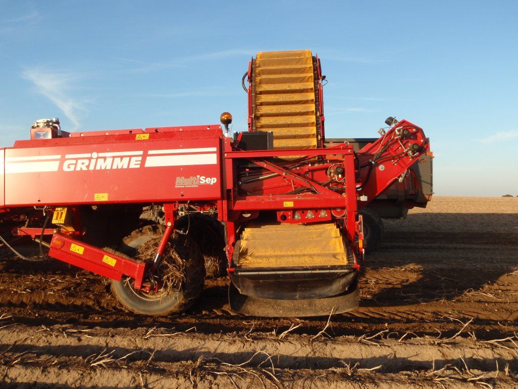 Arracheuse-chargeuse gt 300 3 rangs - grimme france - puissance du moteur 115 kw - vitesse 25 km/h_5