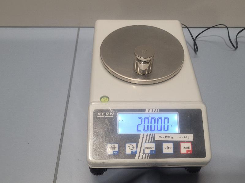 Boîte en bois avec poids de précision classe M1