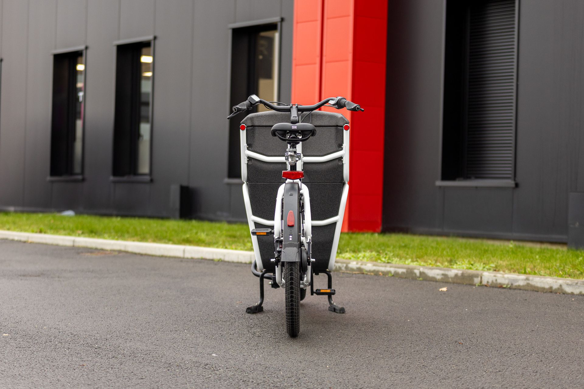 Vélo cargo Urban Arrow Shorty - robuste, compact et modulable - 50 kg/150 litres de capacité - motorisation Bosch_5