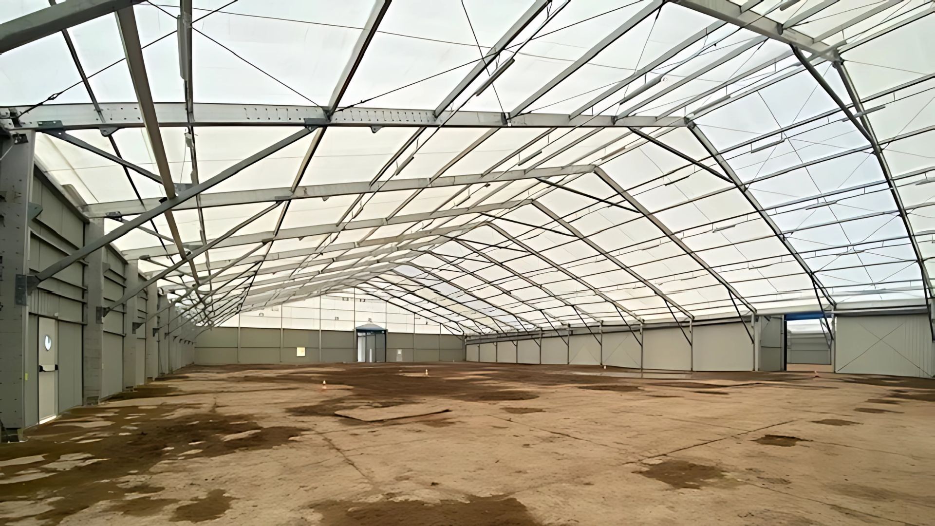 Bâtiment ou auvent pour le stockage en vrac de matière première ou matériaux en grand volume - Neivalu_5