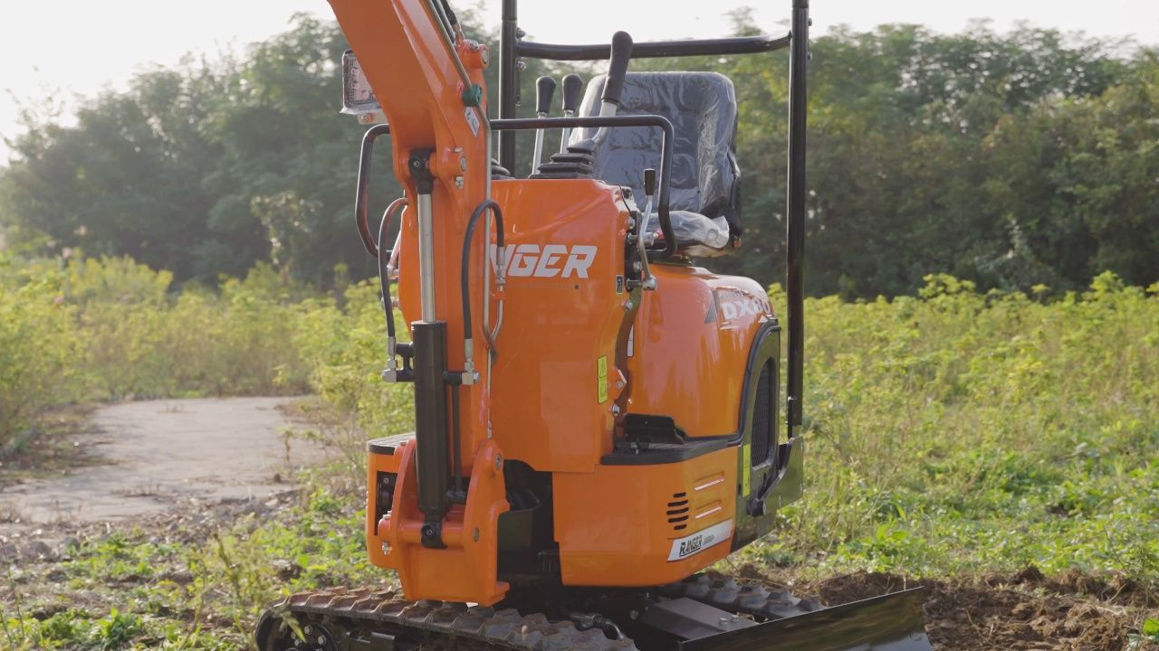 Mini-pelle légère de 855 kg