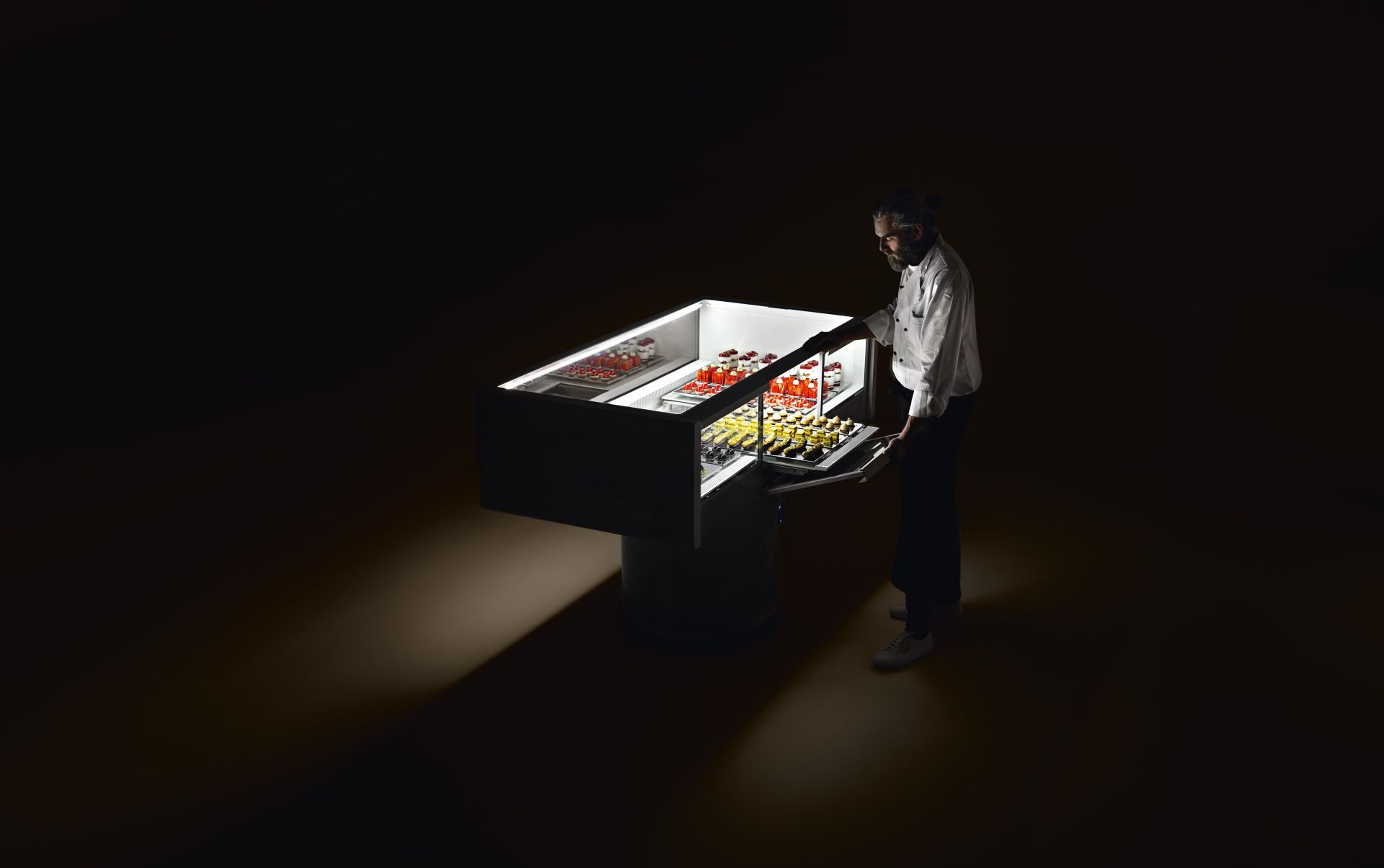 Vitrine pâtisserie et chocolats sur colonne_5