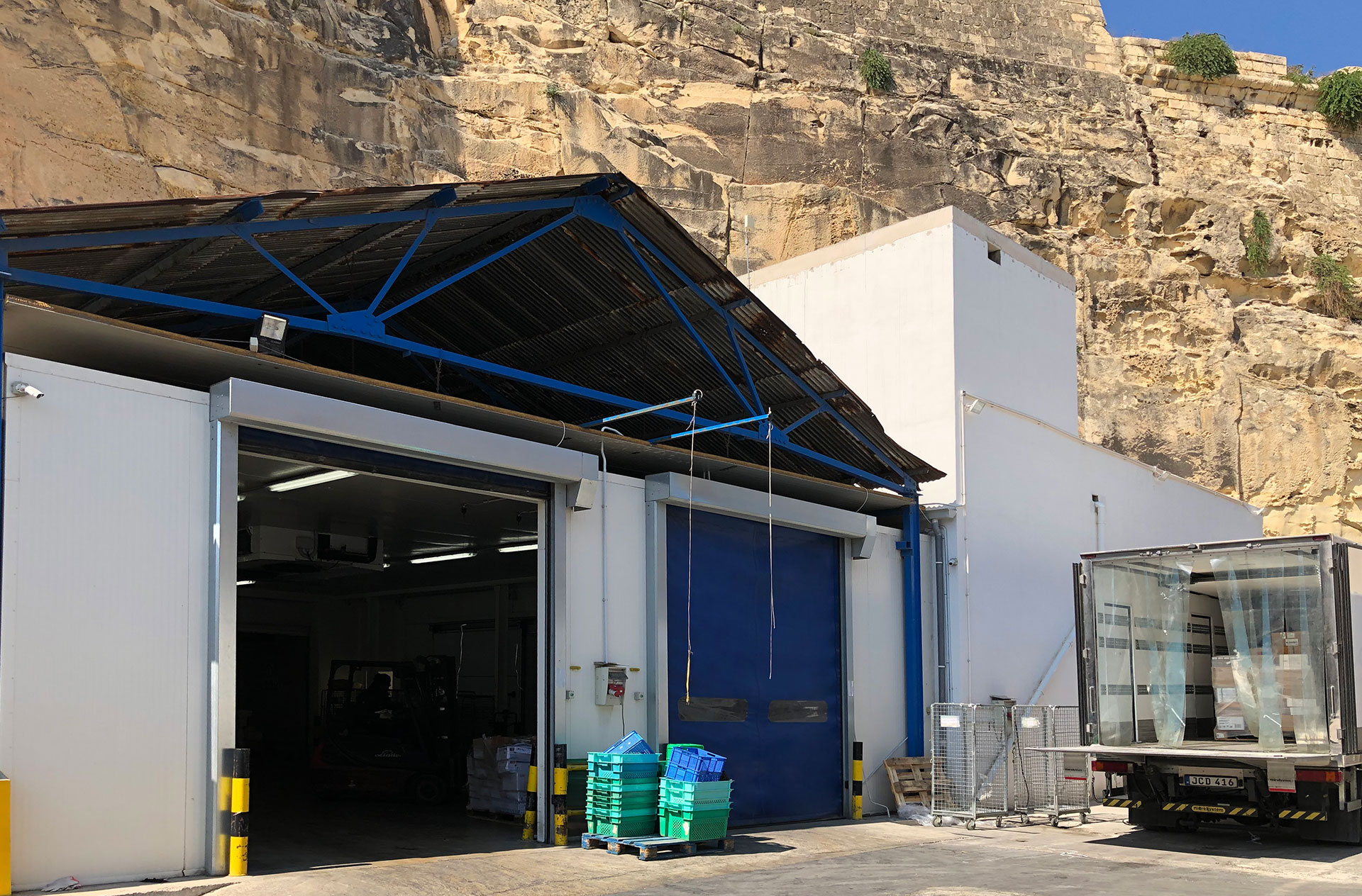 Porte rapide industrielle par excellence conçue pour compartimenter des environnements destinés à des usages divers et variés - ZipGO_5