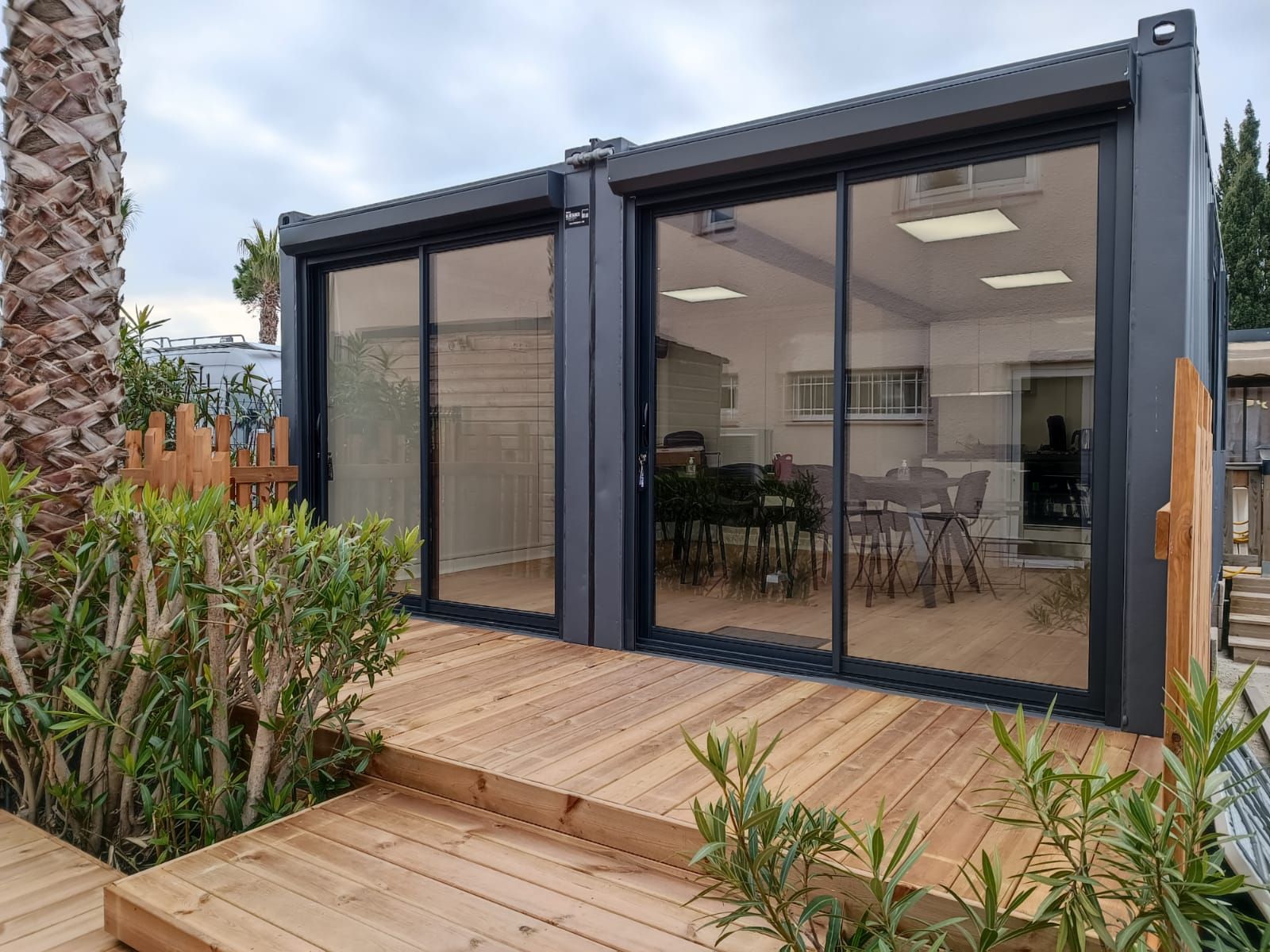 Container maritime aménagé - Bureau moderne et fonctionnel - Cargo Office Bluetainer_5