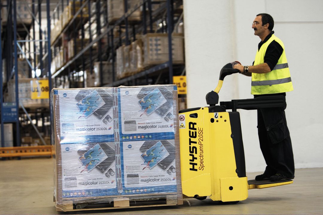 Transpalette Hyster avec fourches mécanosoudées résistantes aux torsions