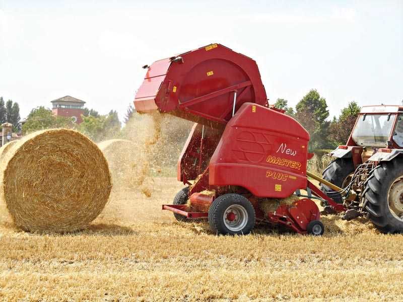 Machine de pressage avec relevage hydraulique simple effet