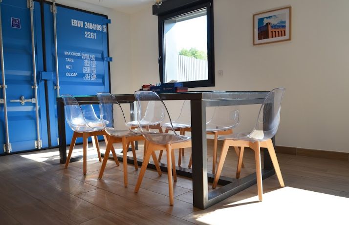 Table en conteneur - showroom en container maritime - Plateau en verre - Eurobox_5