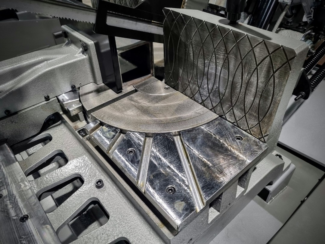 Scie à ruban semi-automatique OLYMPIC - S330SA - Grande fiabilité avec descente pendulaire et capacités élevées_5