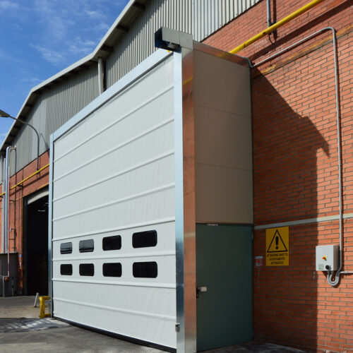 Porte à empilement rapide robuste VertiGO - grande résistance au vent - fermeture jusqu'à 22 m de largeur_5