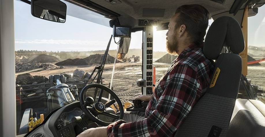 Cabine confortable et ergonomique de la chargeuse Volvo L350H