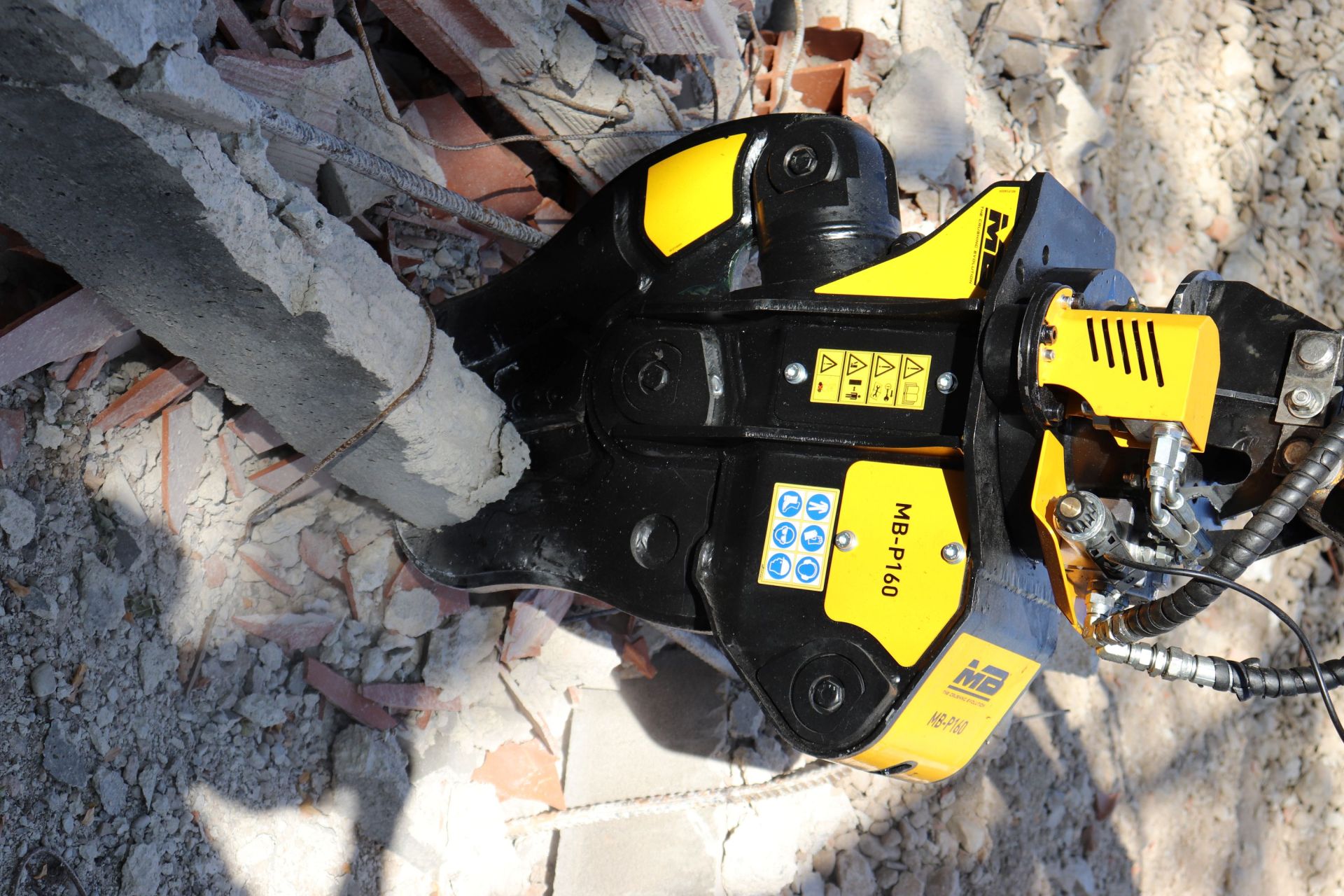 Pince croc béton MB-P160 - pour pelles 1,5-3T et tractopelles 4-6T - rotation 360°_5