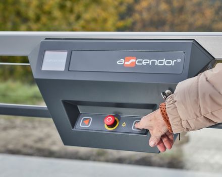 Plateforme élévatrice verticale UNAPORTE® - résistante aux intempéries pour une hauteur jusqu'à 3m - en Bretagne et à Nantes_5