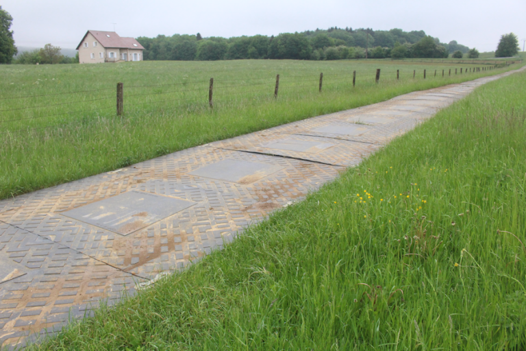 Plaque de roulage lourde, pour créer des aires de manoeuvre aux gros engins de tp (semi-remorques, grues automotrices, pelles hydrauliques sur pneus) - roadmat_5