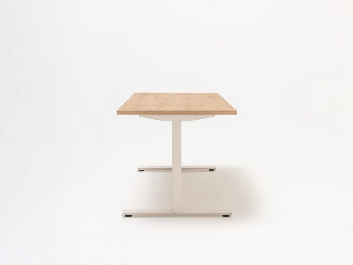 Bureau opératif simple et fonctionnel - OGI T - design élégant et personnalisable avec plateau mélaminé et système de gestion des câbles_5
