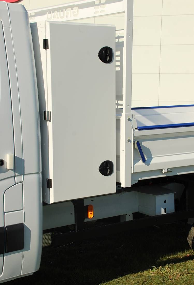 Benne équipée de ridelles latérales en tôle HLE galvanisée