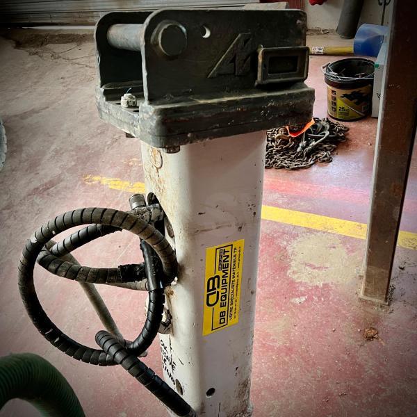 Marteau brise roche hydraulique BRH pour pelle 2 a 4T_5