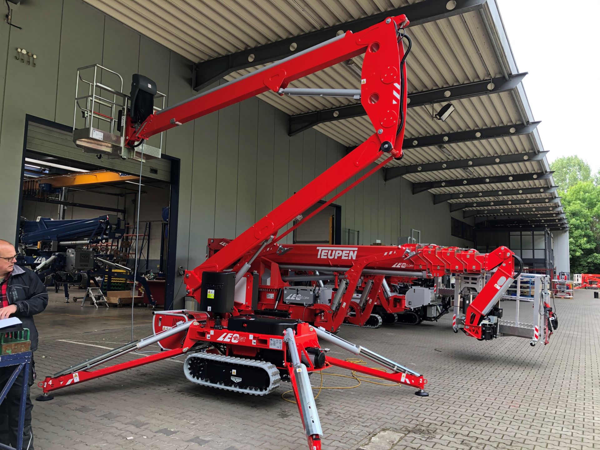 Nacelle araignée LEO15GT - Hauteur 14,7m - Déport 7,6m - Capacité panier 200kg - Motorisation électrique et diesel_5