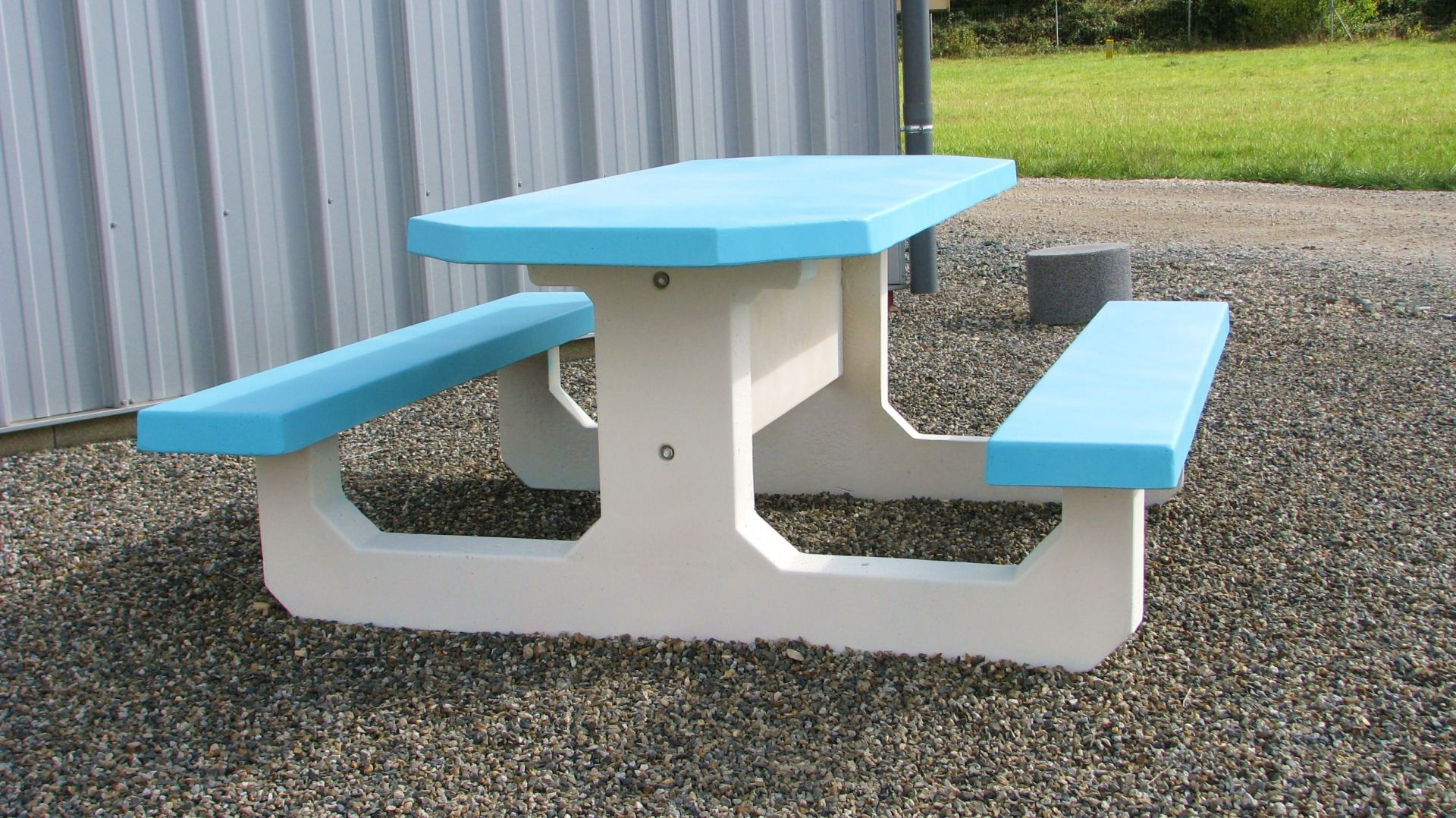 Table pique-nique en béton octogonale - adaptée PMR - revêtement hydrofuge - 200x80x6 cm_5