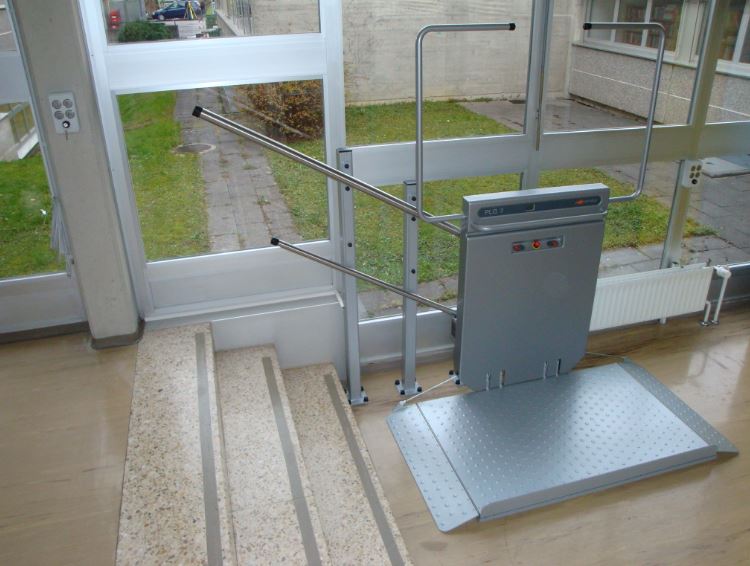 Plateforme monte escalier droit inclinée,  automatisée, plus puissante, plus solide, moins encombrante_5