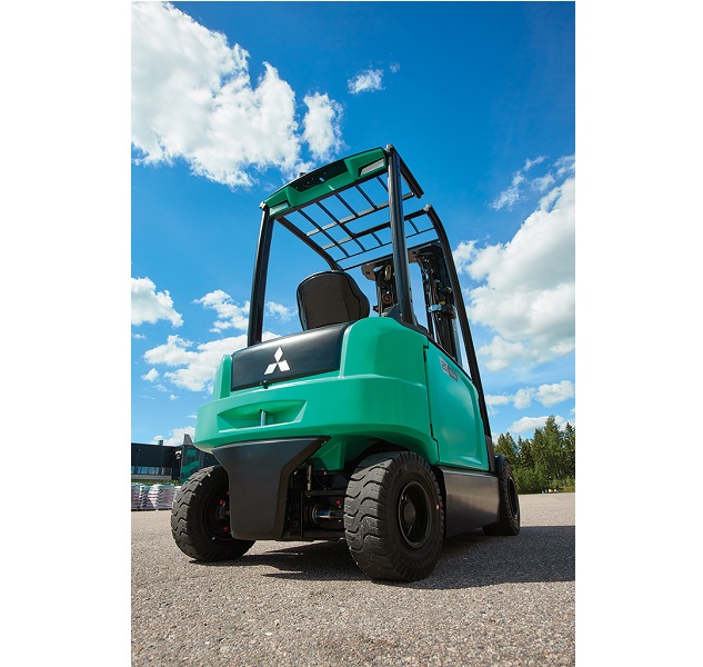 Chariot élévateur électrique compact Mitsubishi 3000 kg - 4 roues, 80 V, pneus pleins souples_5