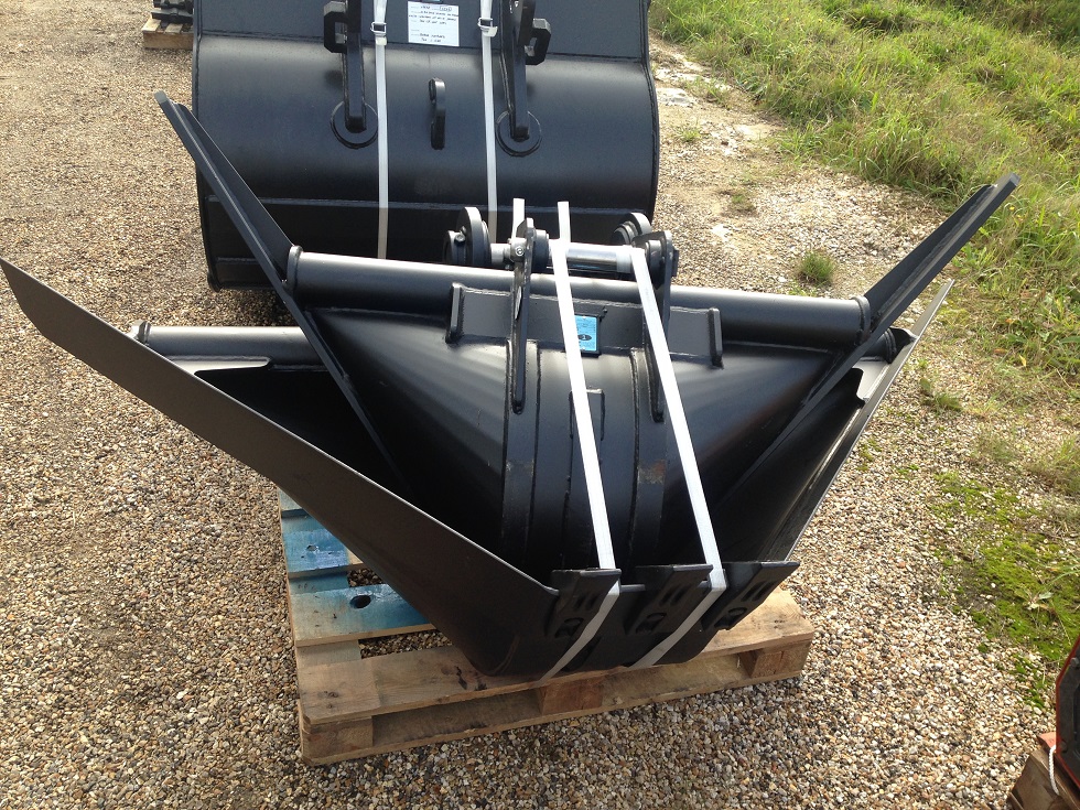 Outil de reprofilage pour engins de chantier