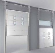 Porte sectionnelle galvanisée avec grille d'aération et serrure de sécurité