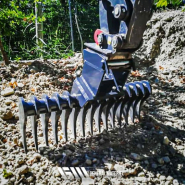 Râteau forestier fabriqué en Italie pour petits chantiers