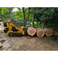 Engin polyvalent avec refroidisseur d'huile hydraulique standard