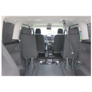 Équipements modernes du Ford Tourneo Custom : caméra de recul et écran tactile