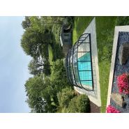 Abri de piscine léger et résistant avec bavette en EPDM