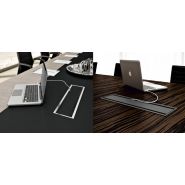 Table X9 avec finitions soignées en bois et cuir pour réunions professionnelles