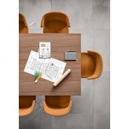 Table Serenity - plateau rabattable, roulettes, finitions personnalisables - idéale pour bureaux et espaces de réunion_5