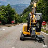 Balayeuse hydraulique Série SSC550 - adaptable sur mini-pelle 1.5 à 7.5 tonnes - marque Cangini Benne_5