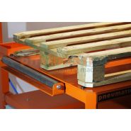 Table de réparation de palettes avec structure en acier robuste