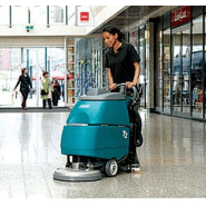 T2 Autolaveuse TENNANT autotractée alimentée par batterie_5