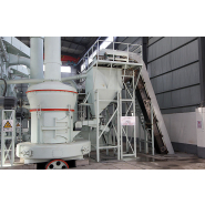 Équipement de broyage avec pelle courbe à tranchant changeable