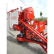 Récolteuse de carottes semi-industrielle S3P - Simon - portée avec mise en trémie et hauteur de déchargement importante_5