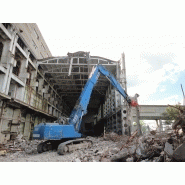 Équipement de démolition avec rotation complète et booster