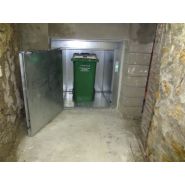 Monte-charge électrique pour fûts avec trappe de sol étanche