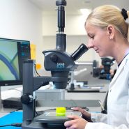 Microscope pour inspection et assemblage industriel