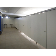 Cabine vestiaire pratique pour centres sportifs et aquatiques