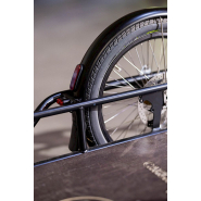 Remorque vélo Carla Maxi PRO équipée pour un transport urbain efficace