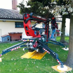 Nacelle araignée Spider 13.65 - compacte, légère et maniable avec une hauteur de travail de 13,40 m